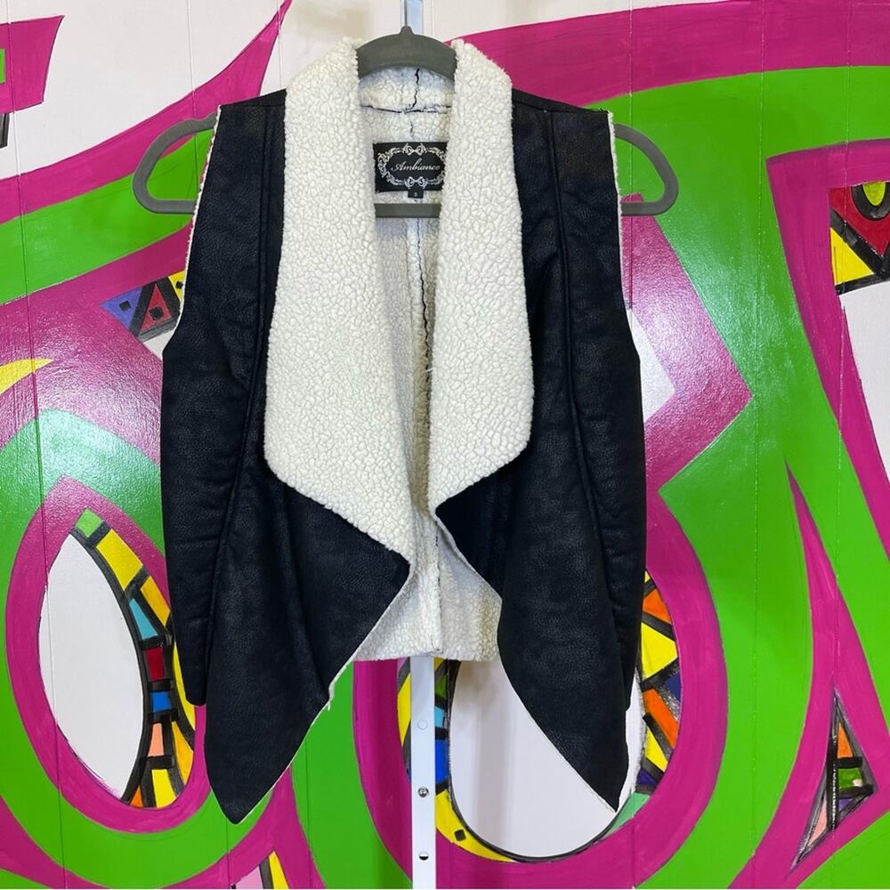 Ambiance, Fuzzy Faux Suede Vest. Size Small. Excellent condition!